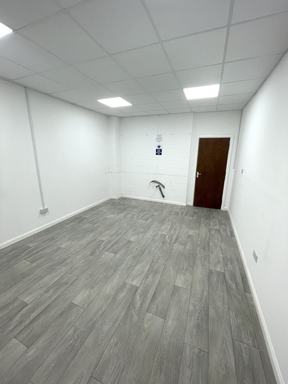 First floor office space : light idustrial creative artist studio to rent in E18 S South Woodford Pic 17