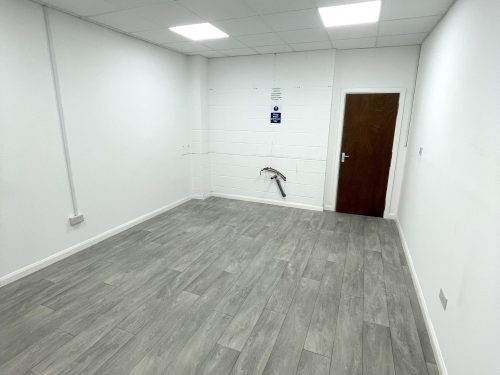 First floor office space : light idustrial creative artist studio to rent in E18 S South Woodford Pic 17