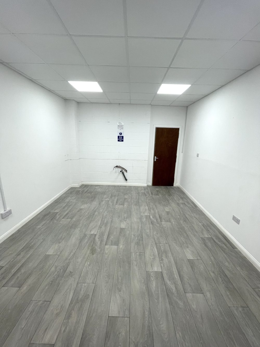 First floor office space : light idustrial creative artist studio to rent in E18 S South Woodford Pic 18