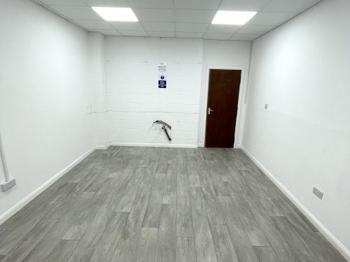 First floor office space : light idustrial creative artist studio to rent in E18 S South Woodford Pic 18