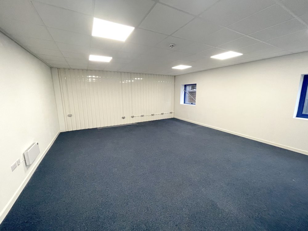 First floor office space : light idustrial creative artist studio to rent in E18 S South Woodford Pic 18