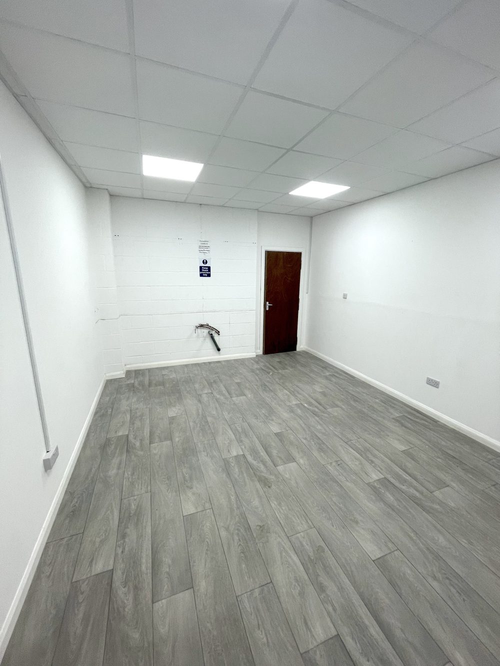 First floor office space : light idustrial creative artist studio to rent in E18 S South Woodford Pic 19