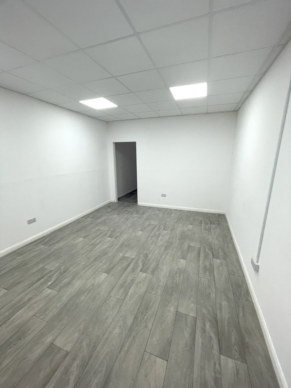 First floor office space : light idustrial creative artist studio to rent in E18 S South Woodford Pic 20