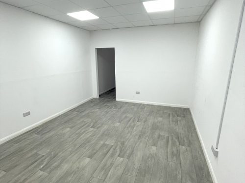 First floor office space : light idustrial creative artist studio to rent in E18 S South Woodford Pic 20