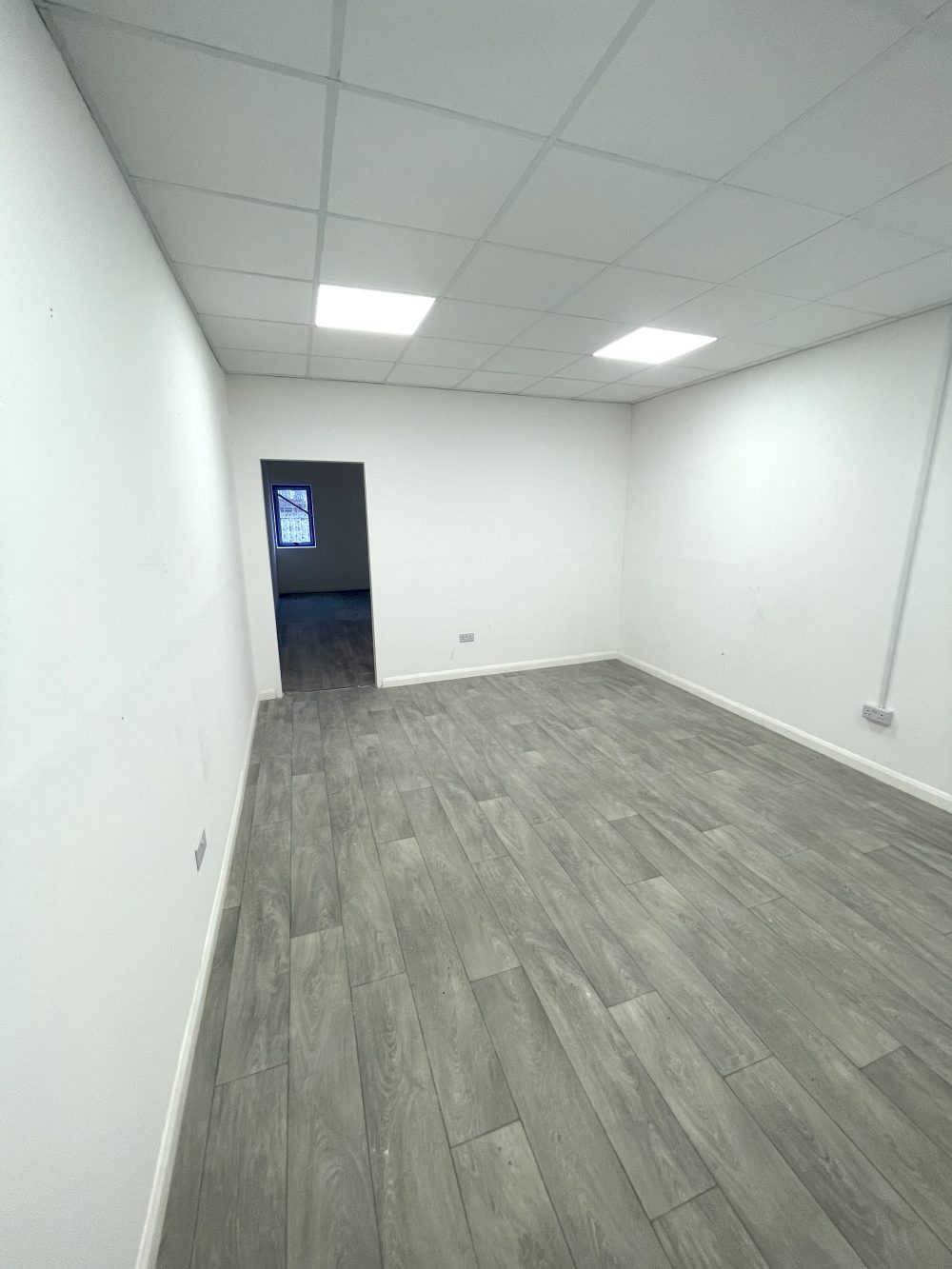 First floor office space : light idustrial creative artist studio to rent in E18 S South Woodford Pic 21