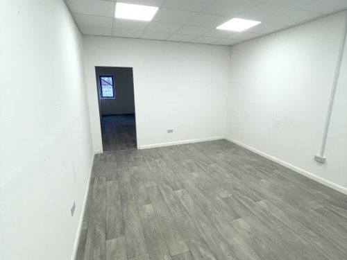 First floor office space : light idustrial creative artist studio to rent in E18 S South Woodford Pic 21