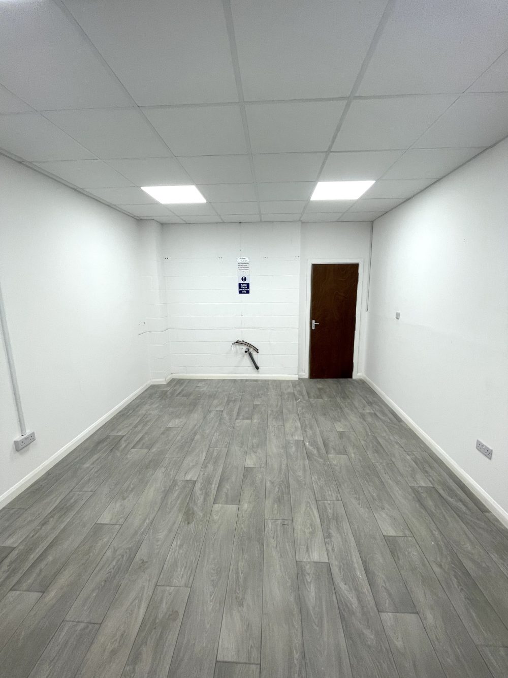 First floor office space : light idustrial creative artist studio to rent in E18 S South Woodford Pic 22