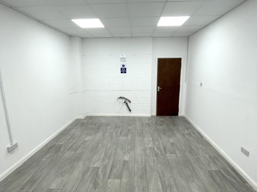 First floor office space : light idustrial creative artist studio to rent in E18 S South Woodford Pic 22