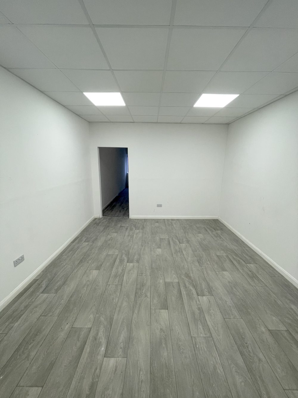 First floor office space : light idustrial creative artist studio to rent in E18 S South Woodford Pic 23