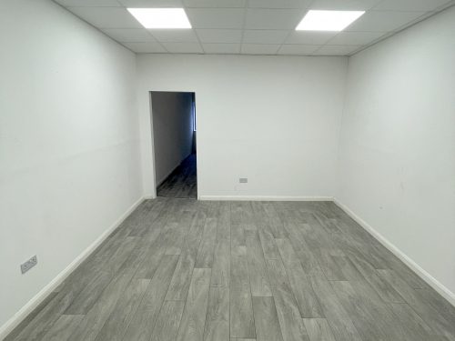First floor office space : light idustrial creative artist studio to rent in E18 S South Woodford Pic 23