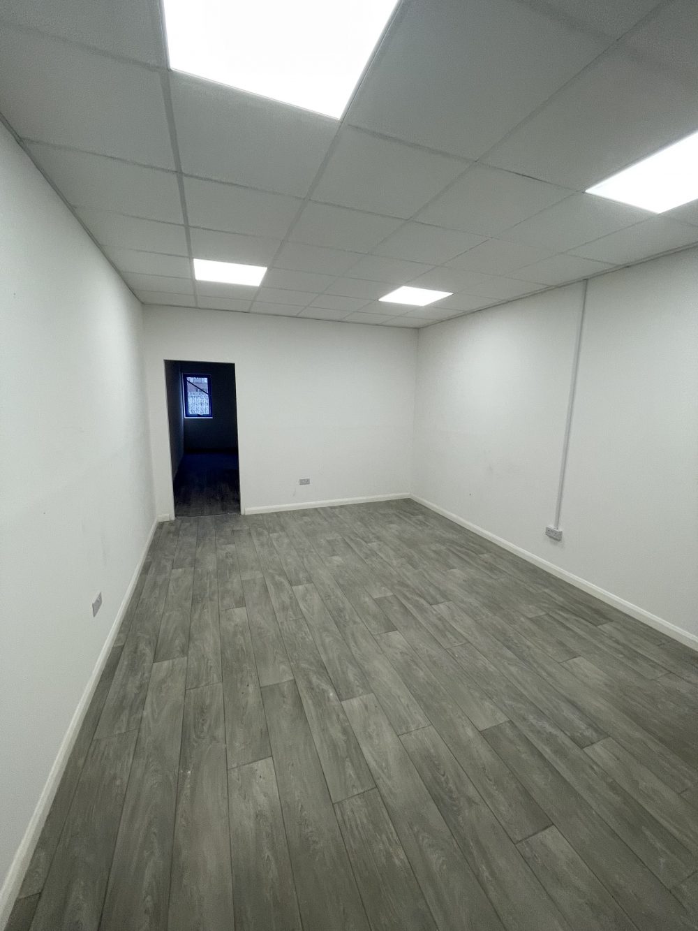 First floor office space : light idustrial creative artist studio to rent in E18 S South Woodford Pic 24