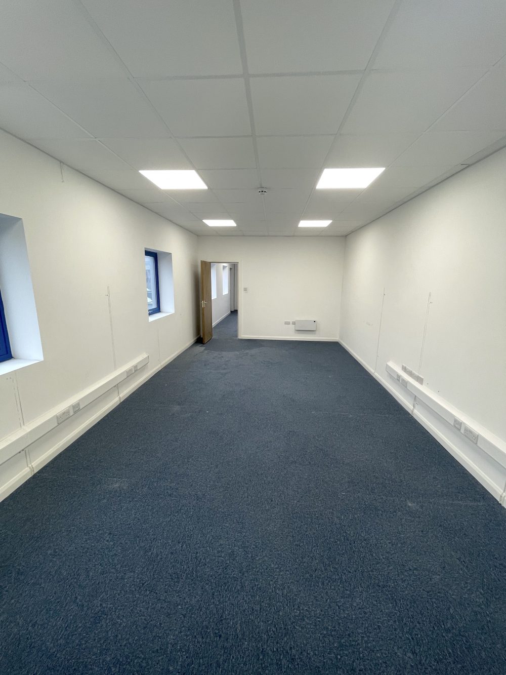 First floor office space : light idustrial creative artist studio to rent in E18 S South Woodford Pic 5