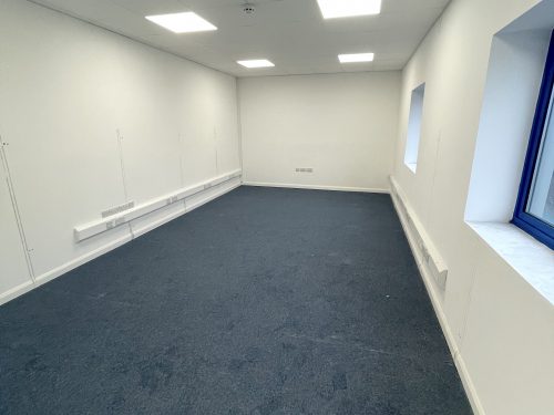 First floor office space : light idustrial creative artist studio to rent in E18 S South Woodford Pic 7