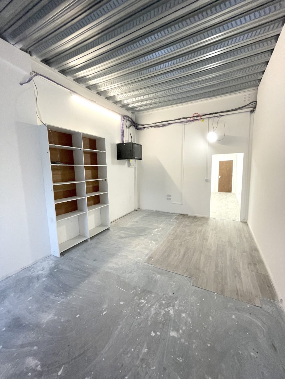 First floor office space : light idustrial creative artist studio to rent in E18 S South Woodford Pic 7