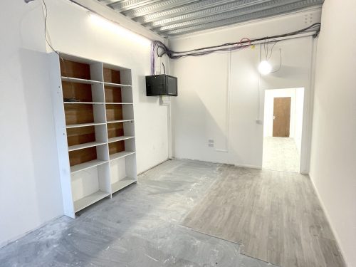 First floor office space : light idustrial creative artist studio to rent in E18 S South Woodford Pic 7