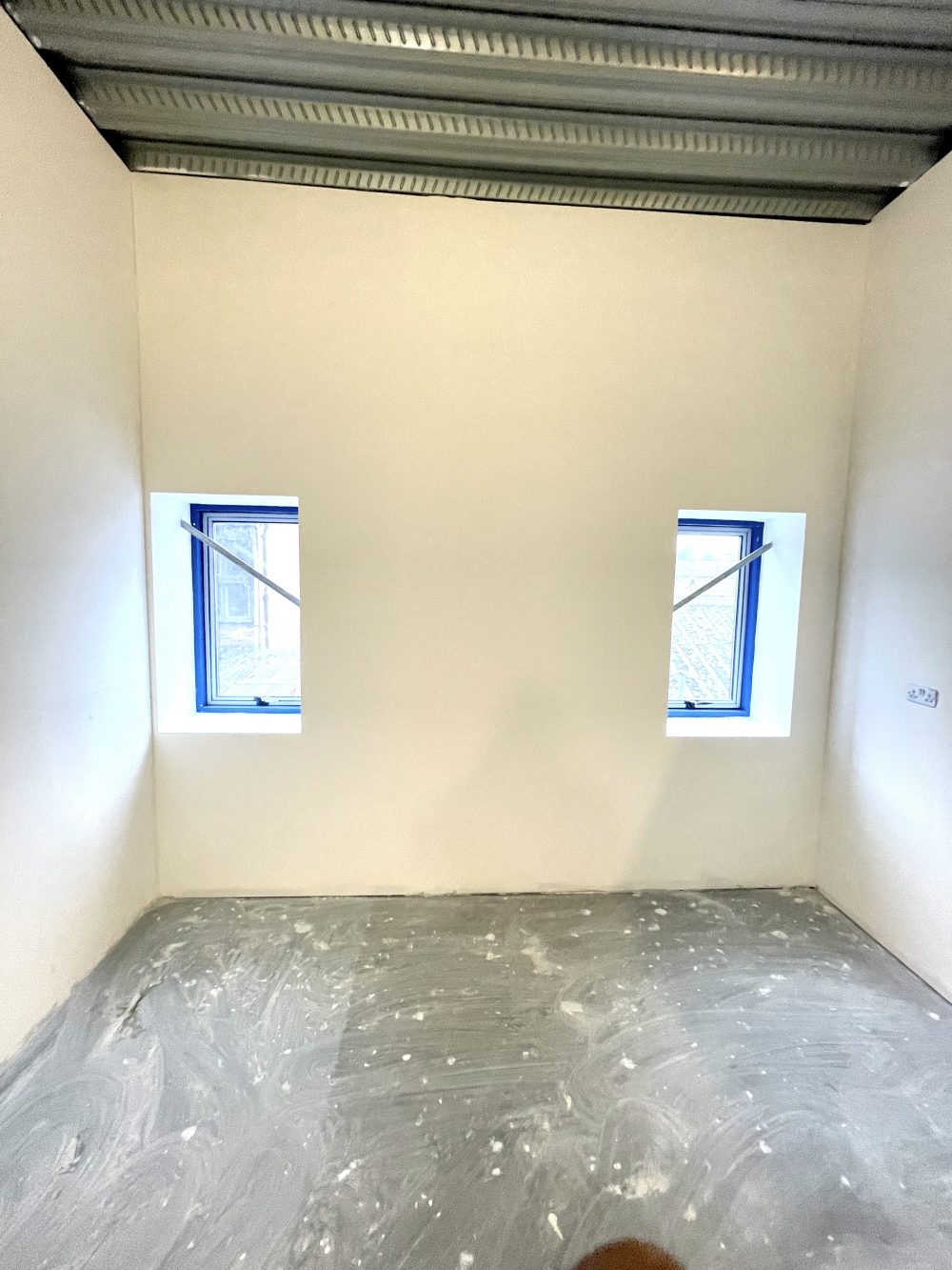 First floor office space : light idustrial creative artist studio to rent in E18 S South Woodford Pic 8