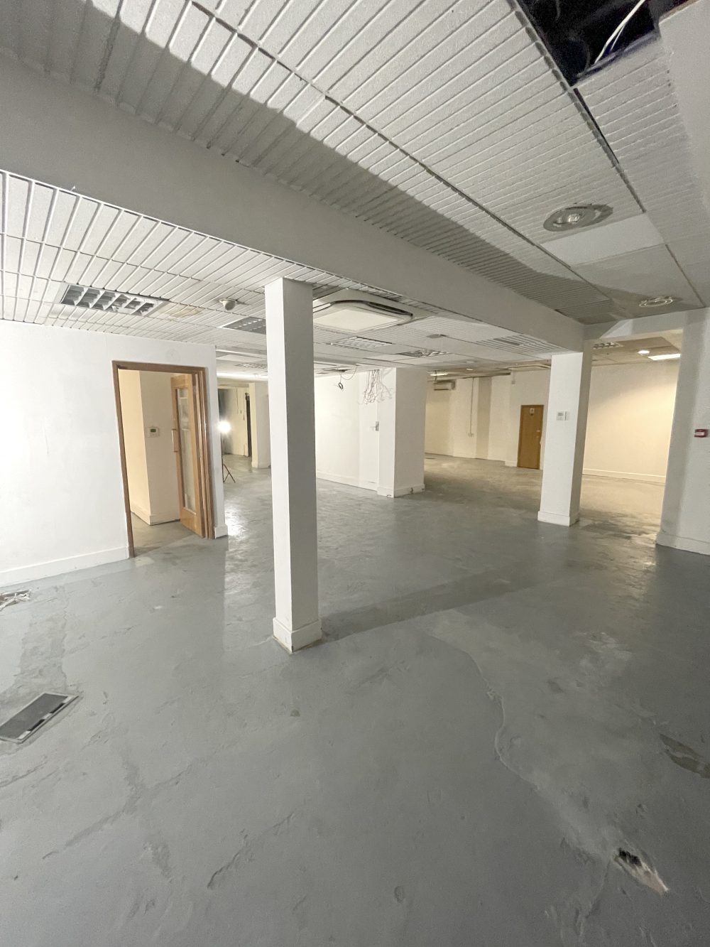 Huge Ground Floor Shop to rent on Wandsworth High Street SW18 Pic37