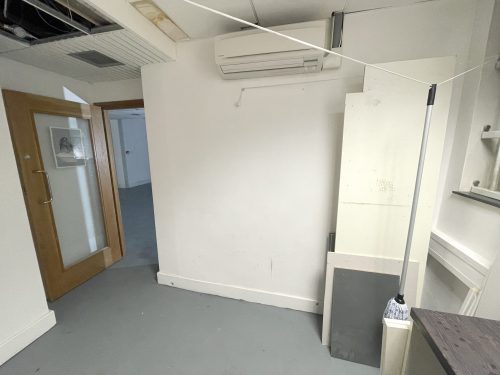 Huge Ground Floor Shop to rent on Wandsworth High Street SW18 Pic41