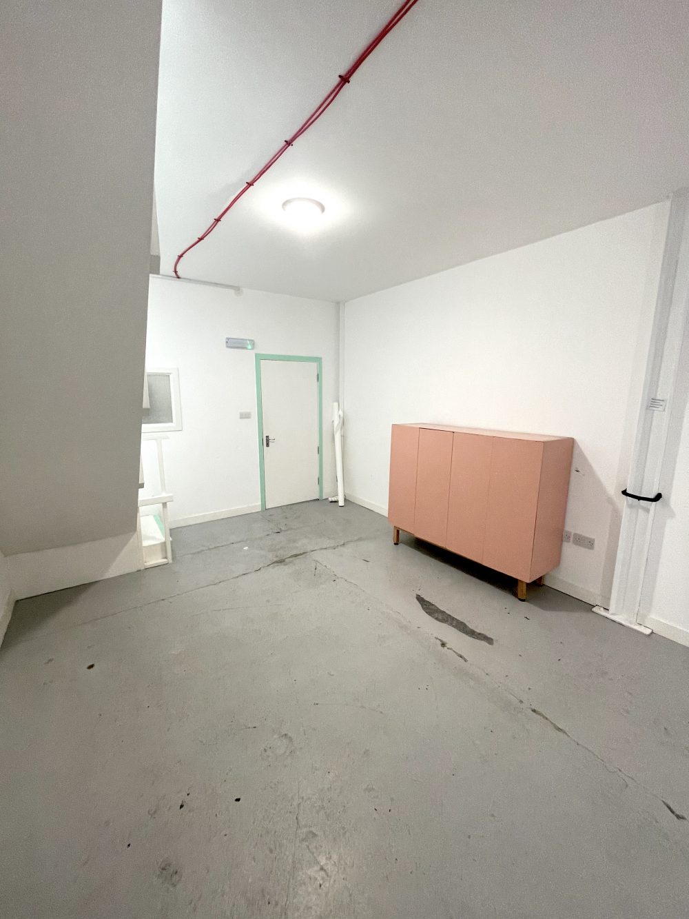 N17 Totteham Hale Mill Mead Road Warehouse Studio : Light industrial art studio To rent Pic11