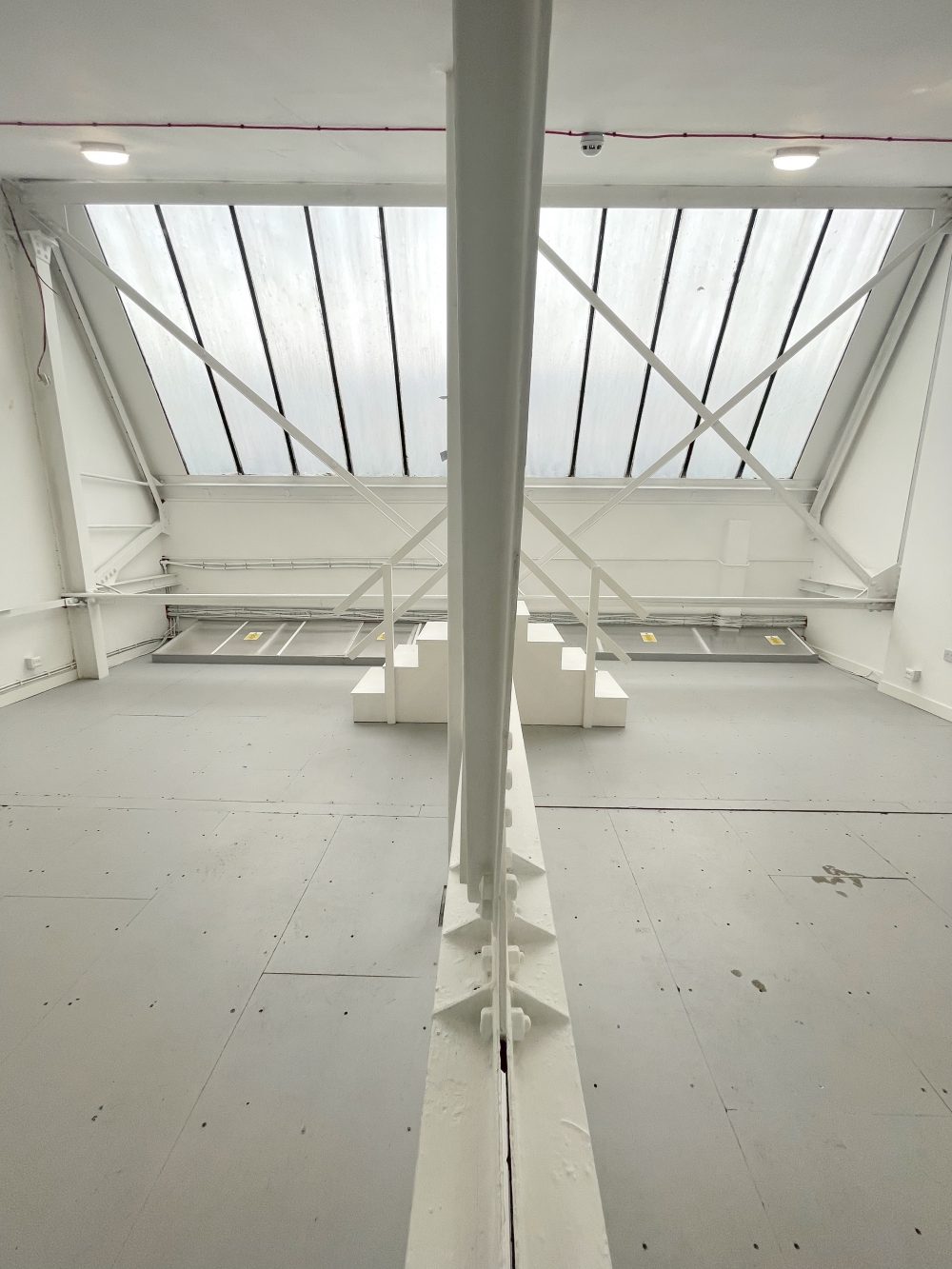 N17 Totteham Hale Mill Mead Road Warehouse Studio : Light industrial art studio To rent Pic20