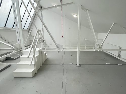 N17 Totteham Hale Mill Mead Road Warehouse Studio : Light industrial art studio To rent Pic23