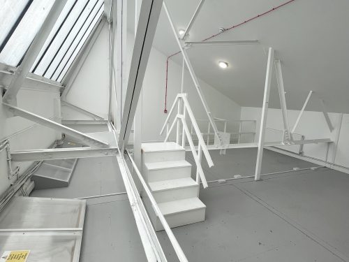 N17 Totteham Hale Mill Mead Road Warehouse Studio : Light industrial art studio To rent Pic24