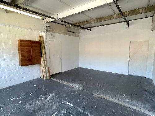 E9 Hackney Wick White Post Lane Queens Yard Warehouse Studio conversion : Light industrial art studio To rent Pic10