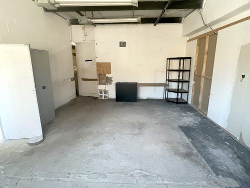 E9 Hackney Wick White Post Lane Queens Yard Warehouse Studio conversion : Light industrial art studio To rent Pic10