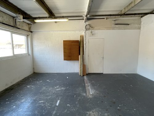 E9 Hackney Wick White Post Lane Queens Yard Warehouse Studio conversion : Light industrial art studio To rent Pic11