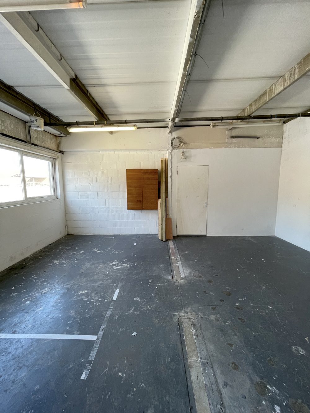 E9 Hackney Wick White Post Lane Queens Yard Warehouse Studio conversion : Light industrial art studio To rent Pic12