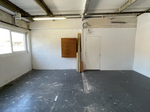 E9 Hackney Wick White Post Lane Queens Yard Warehouse Studio conversion : Light industrial art studio To rent Pic12