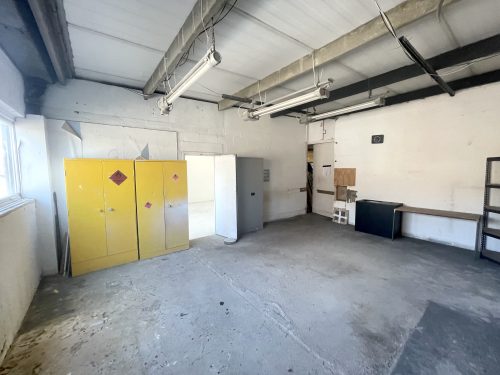 E9 Hackney Wick White Post Lane Queens Yard Warehouse Studio conversion : Light industrial art studio To rent Pic8