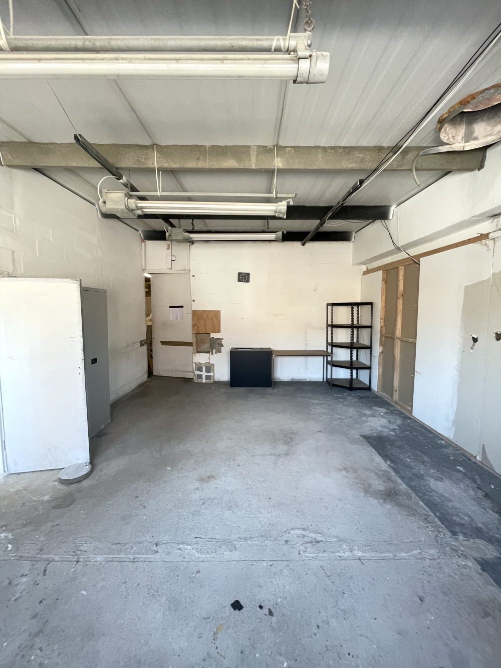 E9 Hackney Wick White Post Lane Queens Yard Warehouse Studio conversion : Light industrial art studio To rent Pic2