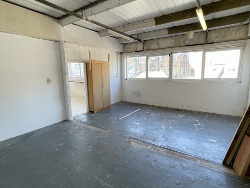 E9 Hackney Wick White Post Lane Queens Yard Warehouse Studio conversion : Light industrial art studio To rent Pic4