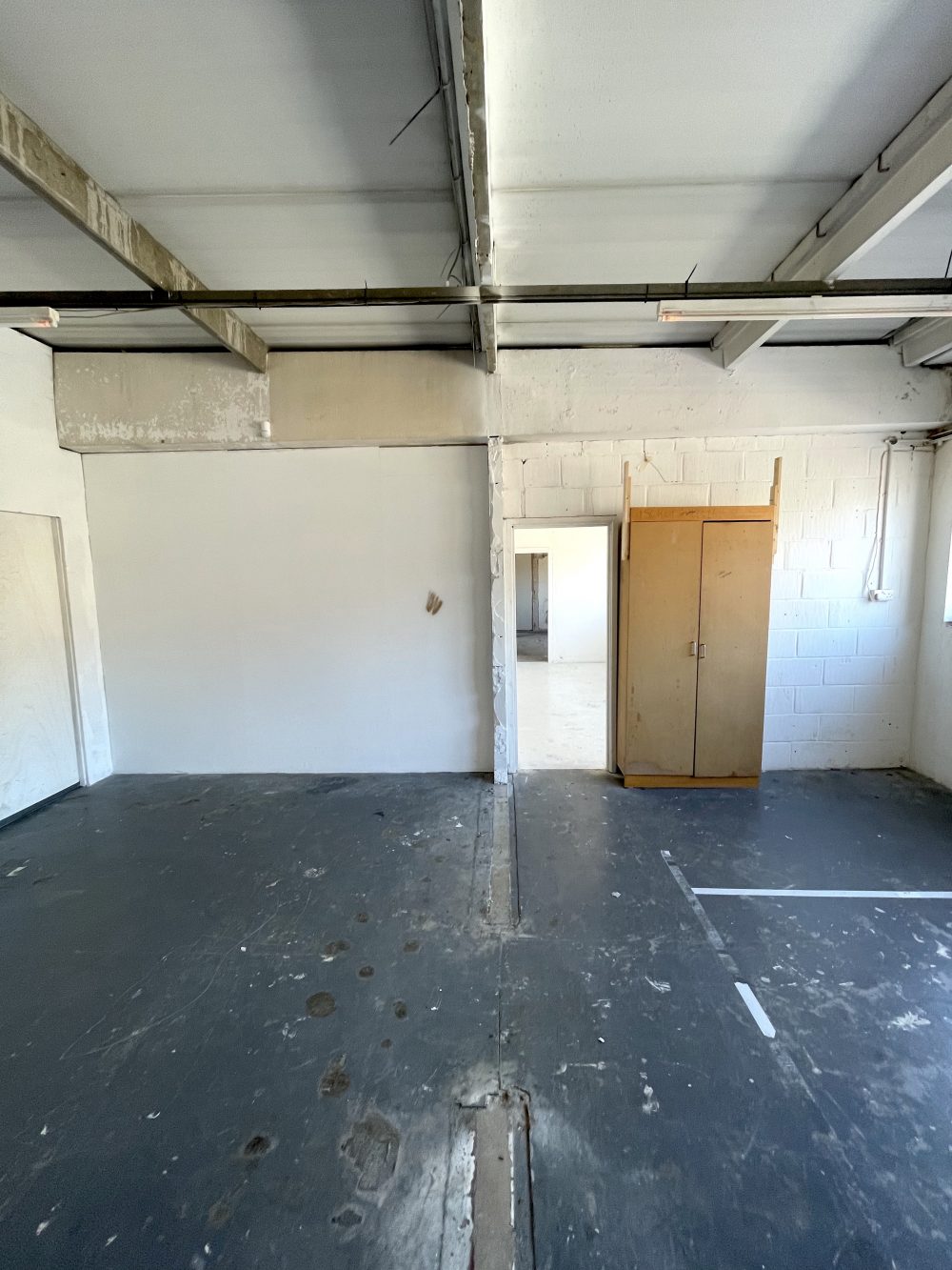 E9 Hackney Wick White Post Lane Queens Yard Warehouse Studio conversion : Light industrial art studio To rent Pic5