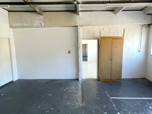 E9 Hackney Wick White Post Lane Queens Yard Warehouse Studio conversion : Light industrial art studio To rent Pic5