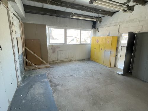 E9 Hackney Wick White Post Lane Queens Yard Warehouse Studio conversion : Light industrial art studio To rent Pic5