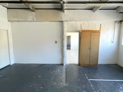 E9 Hackney Wick White Post Lane Queens Yard Warehouse Studio conversion : Light industrial art studio To rent Pic8