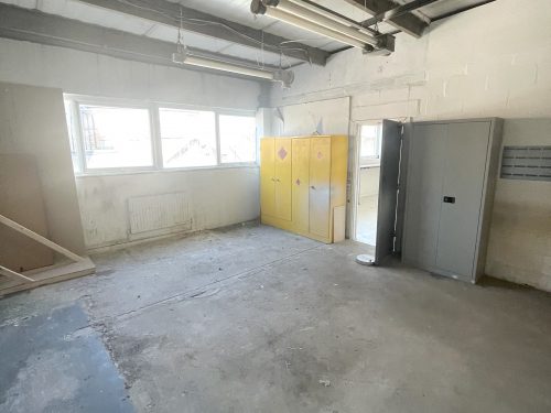 E9 Hackney Wick White Post Lane Queens Yard Warehouse Studio conversion : Light industrial art studio To rent Pic8