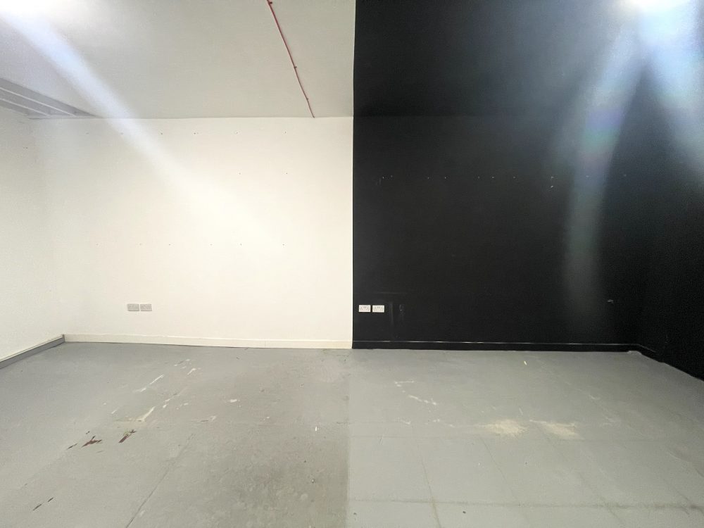 N17 Tottenham Hale Mill Mead Road Warehouse Studio conversion : Light industrial art studio To rent Pic24