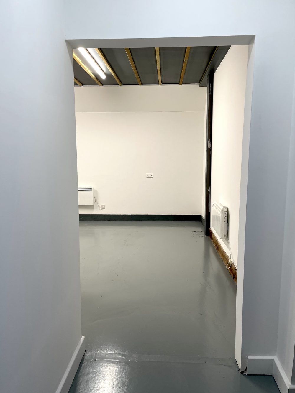 N15 Seven Sisters (Markfield Road) -Warehouse : Art Studio to rent for artists 2
