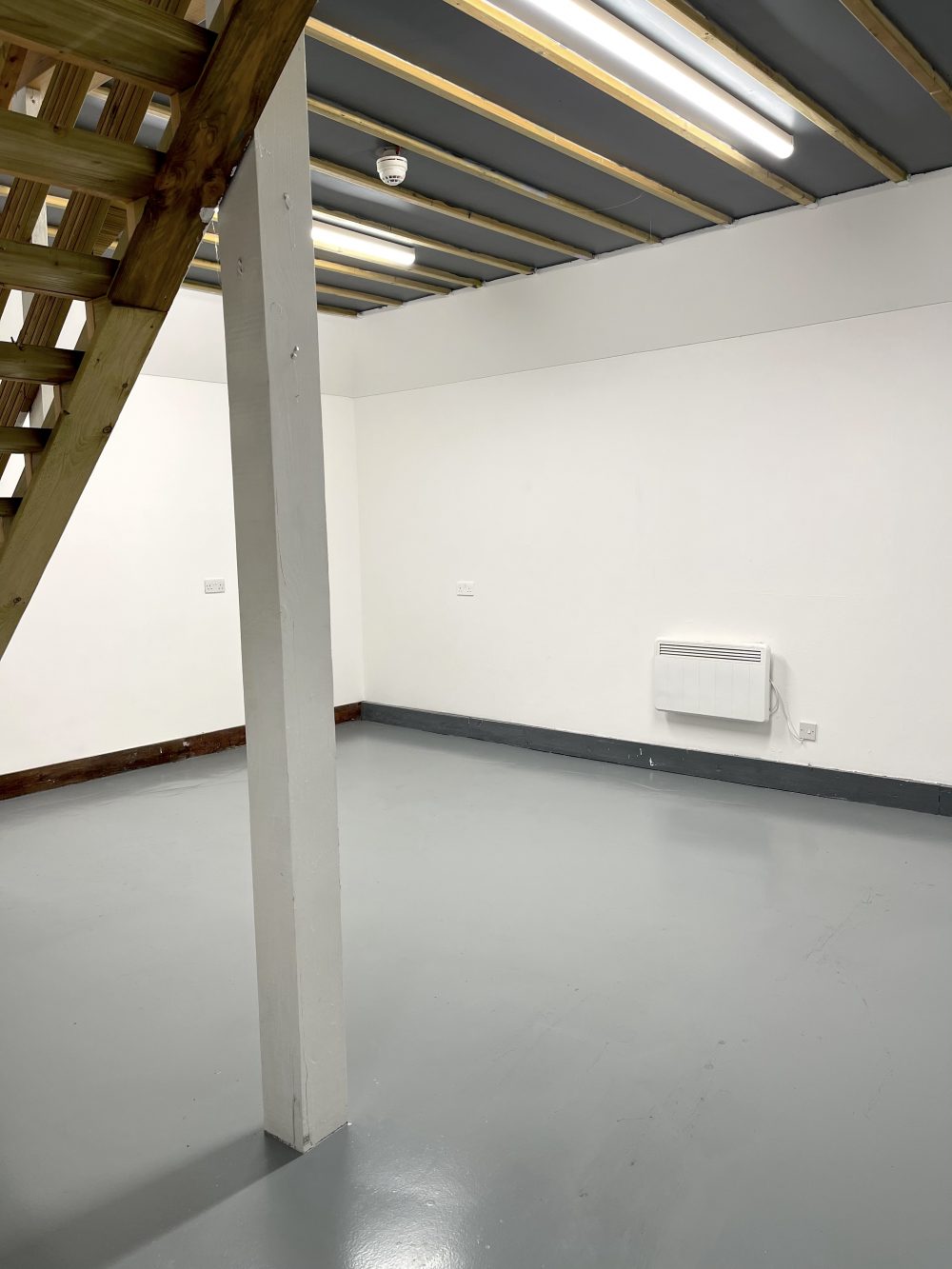 N15 Seven Sisters (Markfield Road) -Warehouse : Art Studio to rent for artists 3