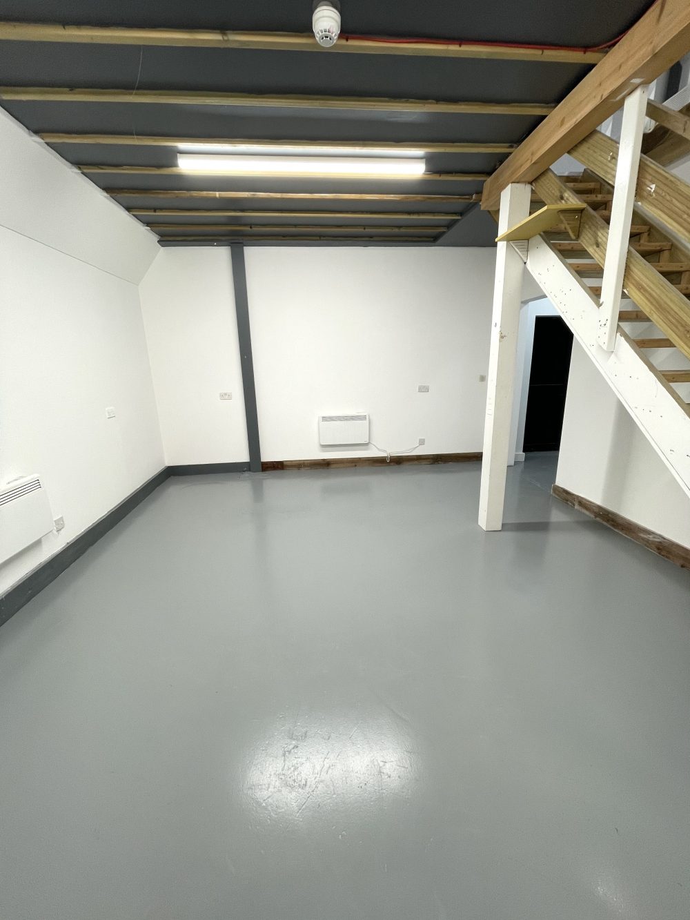 N15 Seven Sisters (Markfield Road) -Warehouse : Art Studio to rent for artists 6