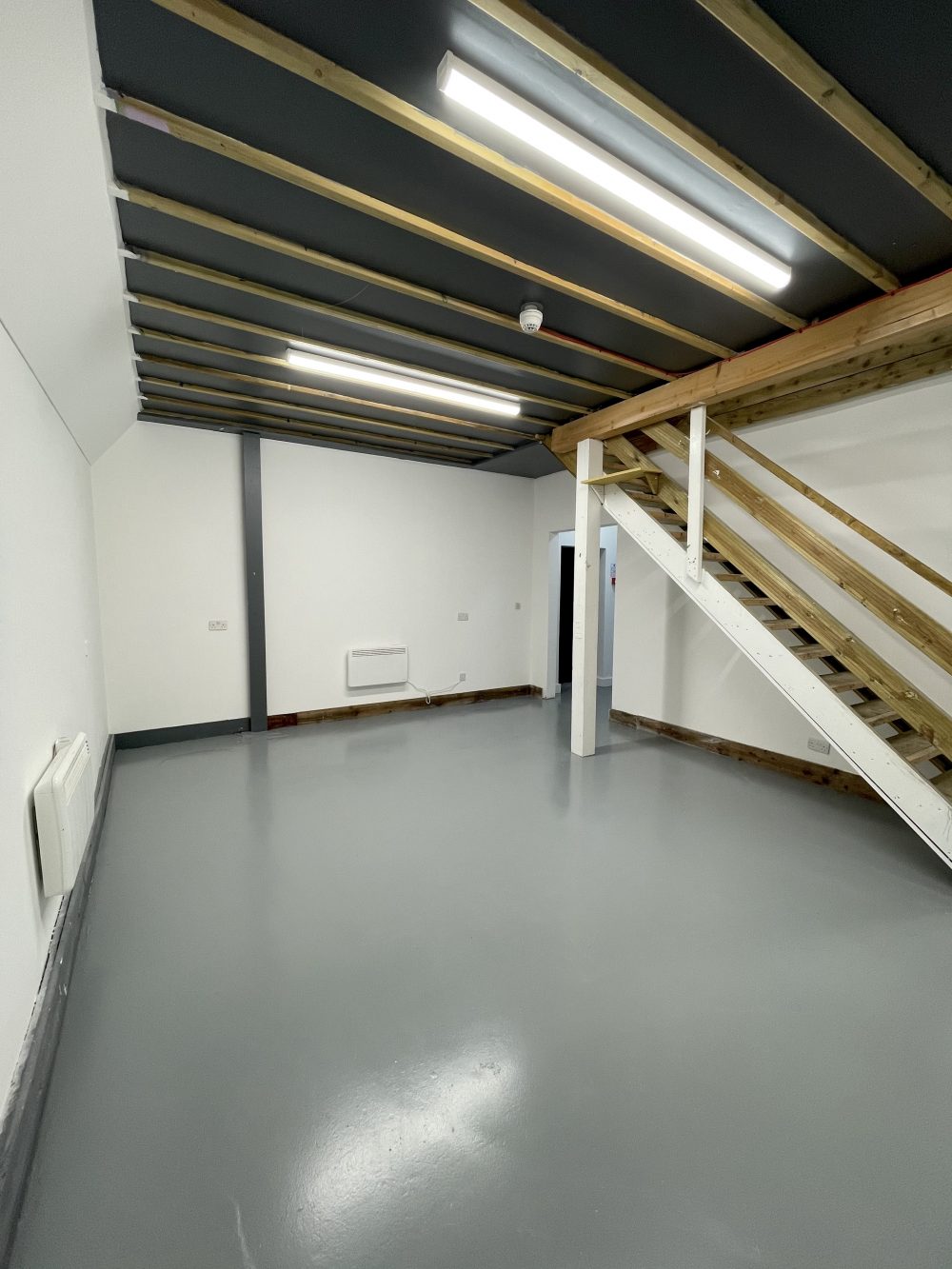 N15 Seven Sisters (Markfield Road) -Warehouse : Art Studio to rent for artists 7