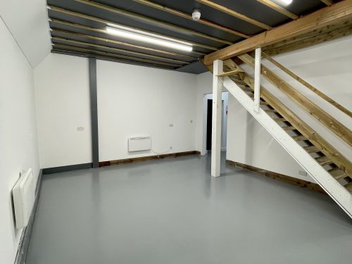 N15 Seven Sisters (Markfield Road) -Warehouse : Art Studio to rent for artists 7