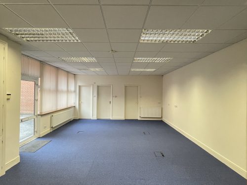 N12 Finchley High Road – Live work unit to rent with parking 14