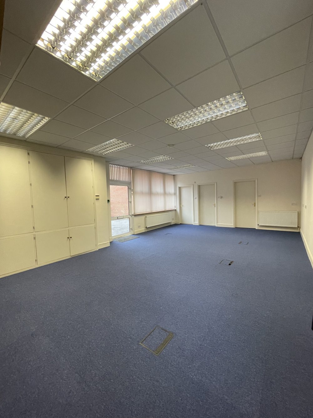 N12 Finchley High Road – Live work unit to rent with parking 15