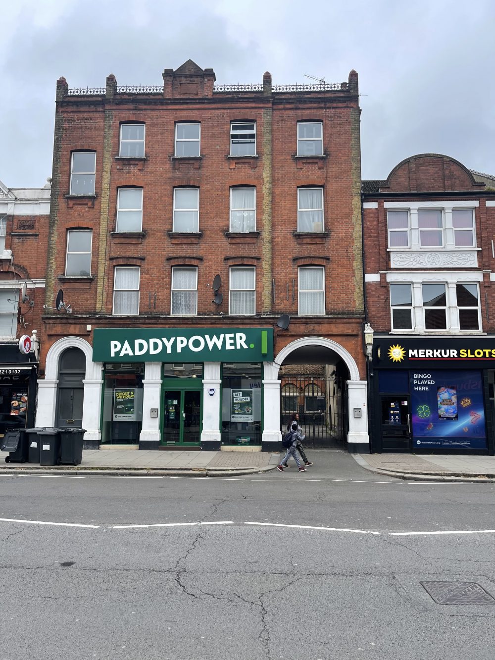 N12 Finchley High Road – Live work unit to rent with parking 2