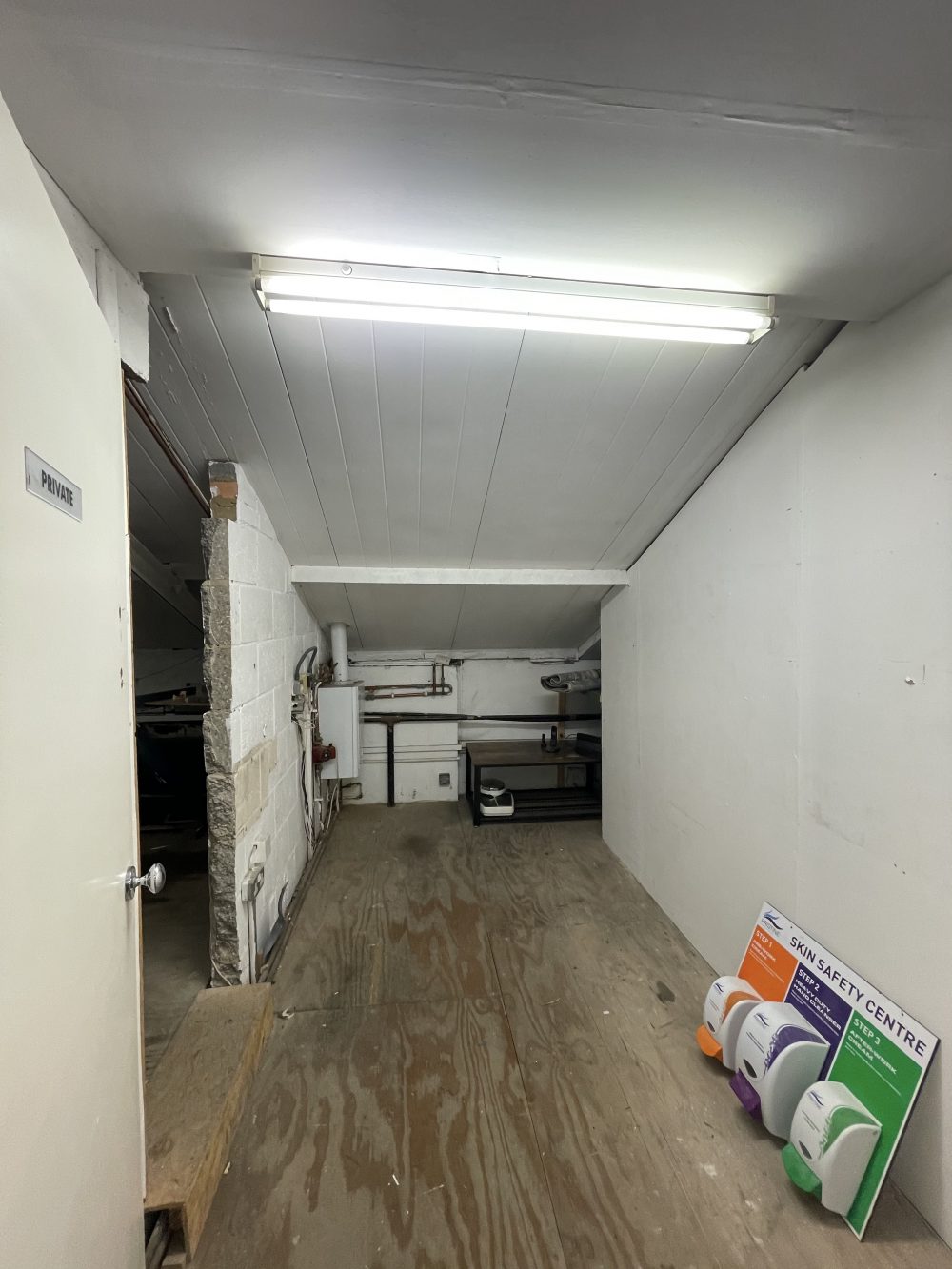 N15 Seven Sisters (High Cross, Fountayne Road) – Live work style Warehouse Unit to rent for artists 25