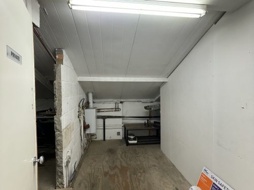 N15 Seven Sisters (High Cross, Fountayne Road) – Live work style Warehouse Unit to rent for artists 25